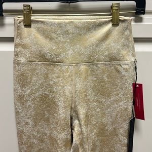 Carbon 38 NWT gold metallic leggings size small